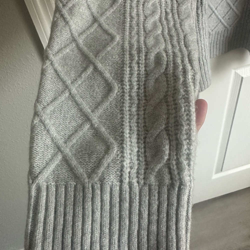 Design history Gray Women's Sweater  Cable Knit Pullover Partial Button Size XL - Picture 3 of 4